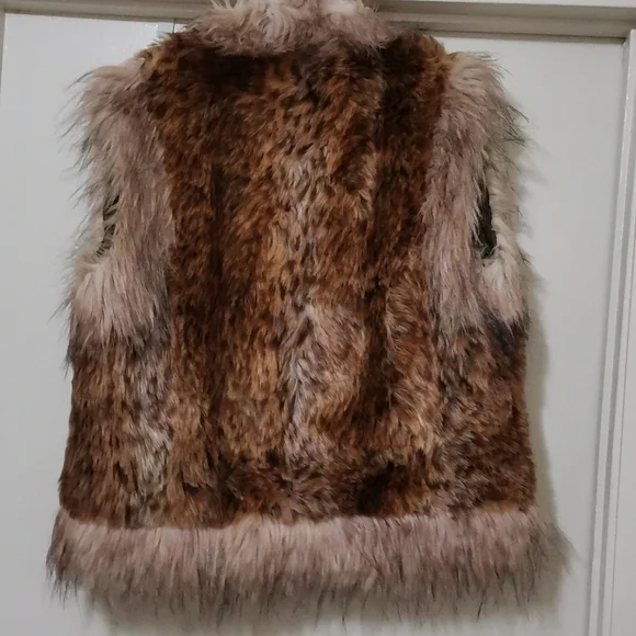 DAMSELLE NEW YORK FAUX FUR. - Picture 3 of 9